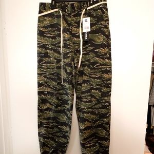 NEW WITH TAGS D.C. SHOES USA CAMO JOGGERS